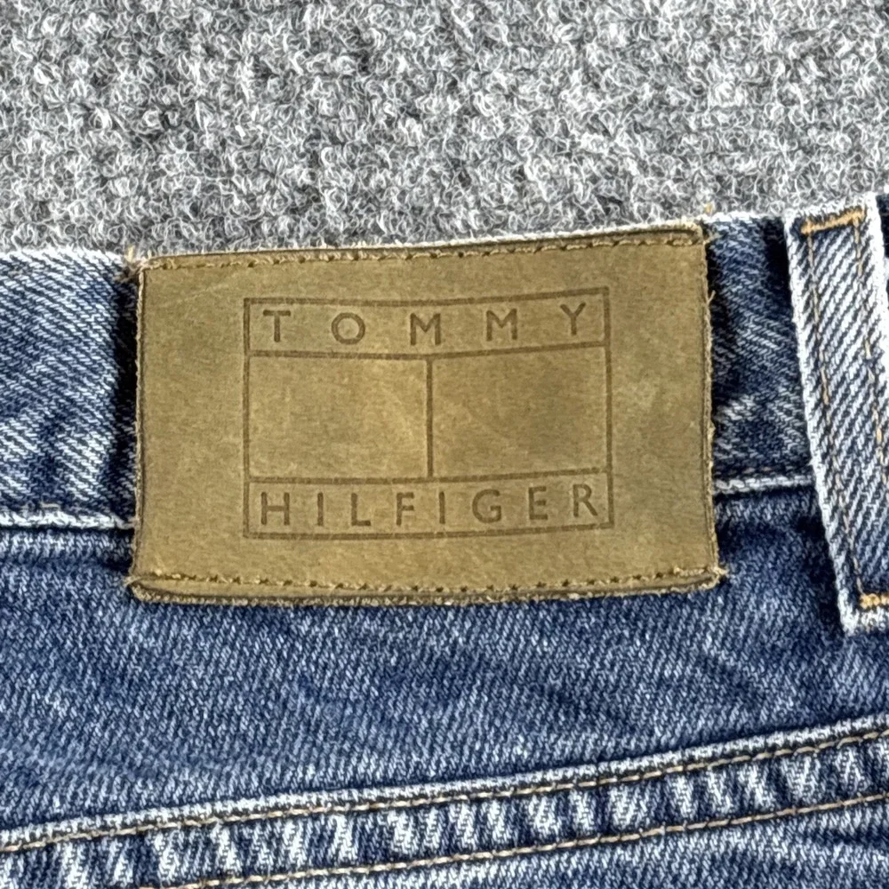 Vintage Tommy Jeans 32x32 Medium Wash - Y2K 90s Relaxed Straight Denim